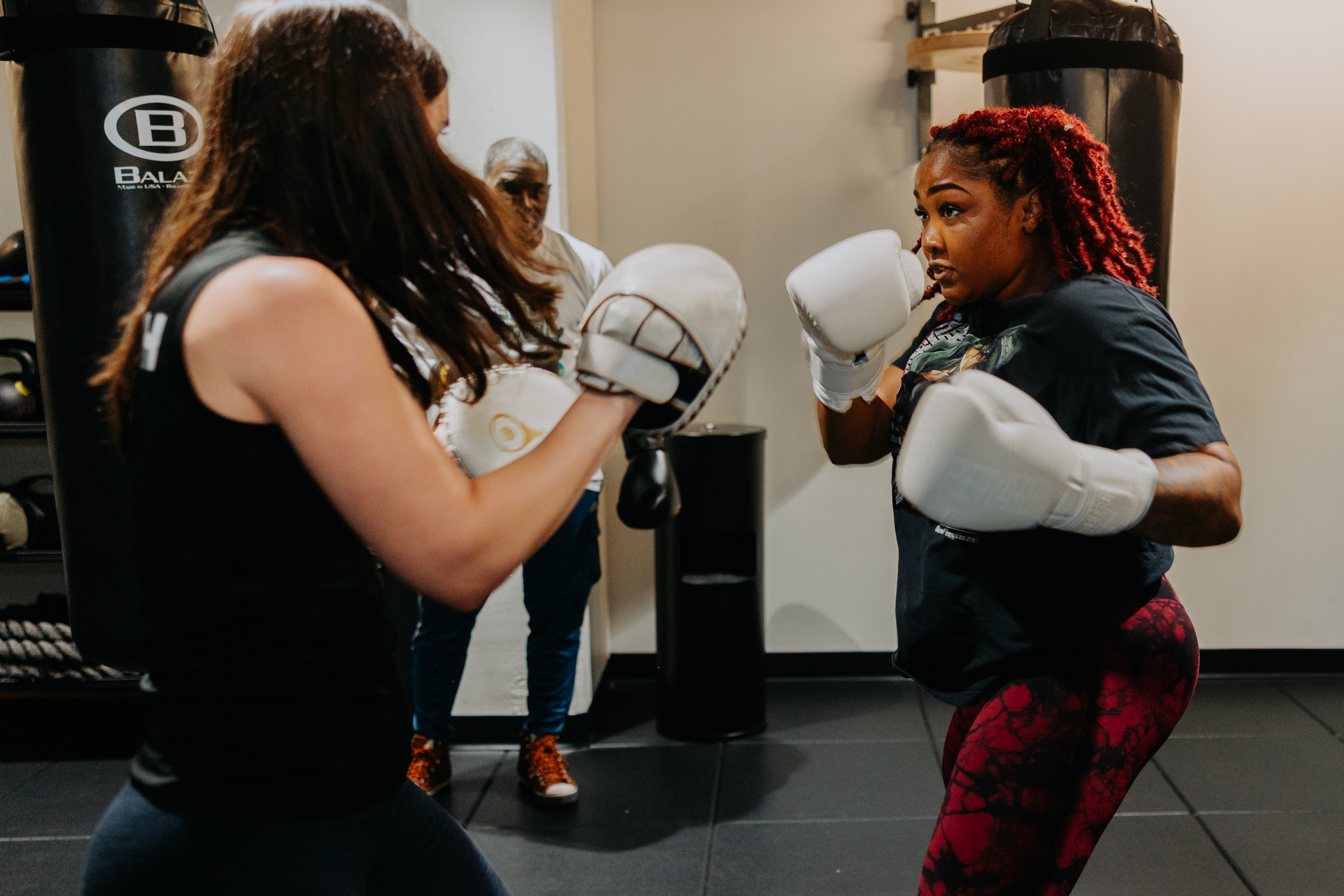 2 women boxing at NUBOXX